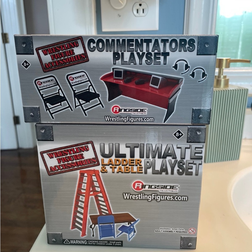 Wrestling Action Figure Accessories: Commentators Playset & Ladder/Table Playset